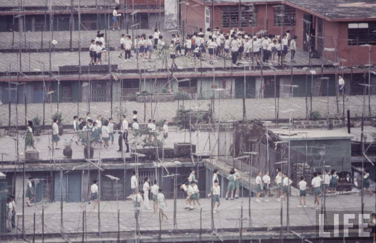 Fascinating Vintage Photos Show Life in the Late-1960s Hong Kong in Vibrant Colors