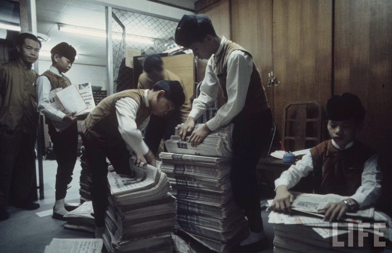 Fascinating Vintage Photos Show Life in the Late-1960s Hong Kong in Vibrant Colors