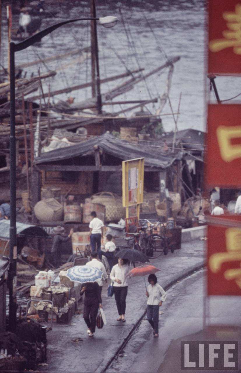 Fascinating Vintage Photos Show Life in the Late-1960s Hong Kong in Vibrant Colors