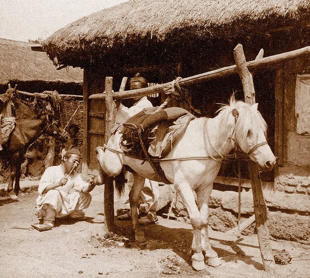Historic Photos Show Life in Korea from the 1900s