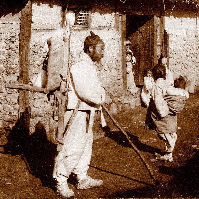 Historic Photos Show Life in Korea from the 1900s