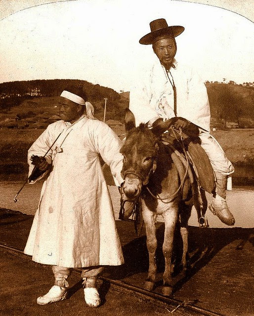 Historic Photos Show Life in Korea from the 1900s