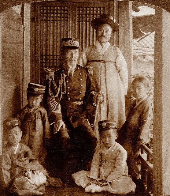 Historic Photos Show Life in Korea from the 1900s