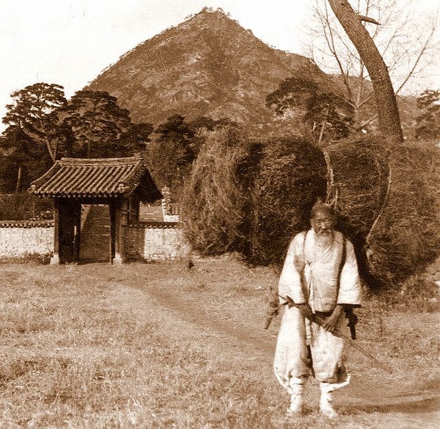 Historic Photos Show Life in Korea from the 1900s