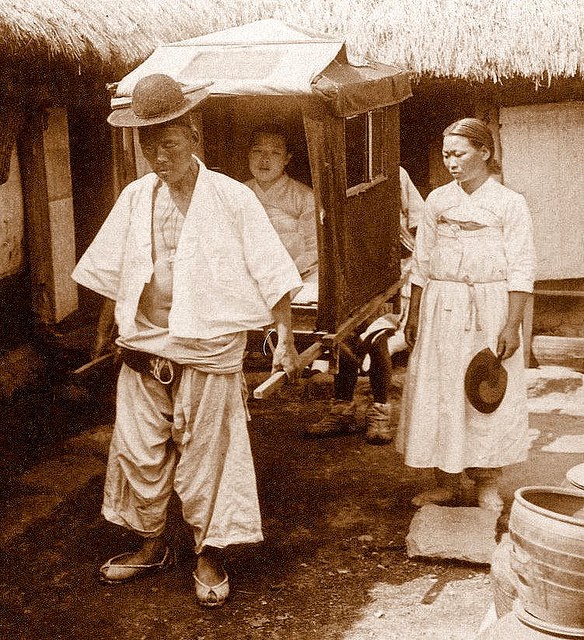 Historic Photos Show Life in Korea from the 1900s