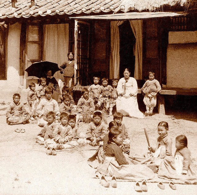 Historic Photos Show Life in Korea from the 1900s