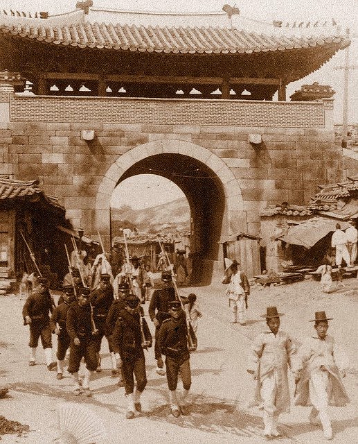 Historic Photos Show Life in Korea from the 1900s