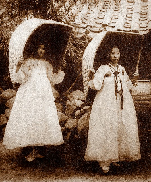 Historic Photos Show Life in Korea from the 1900s