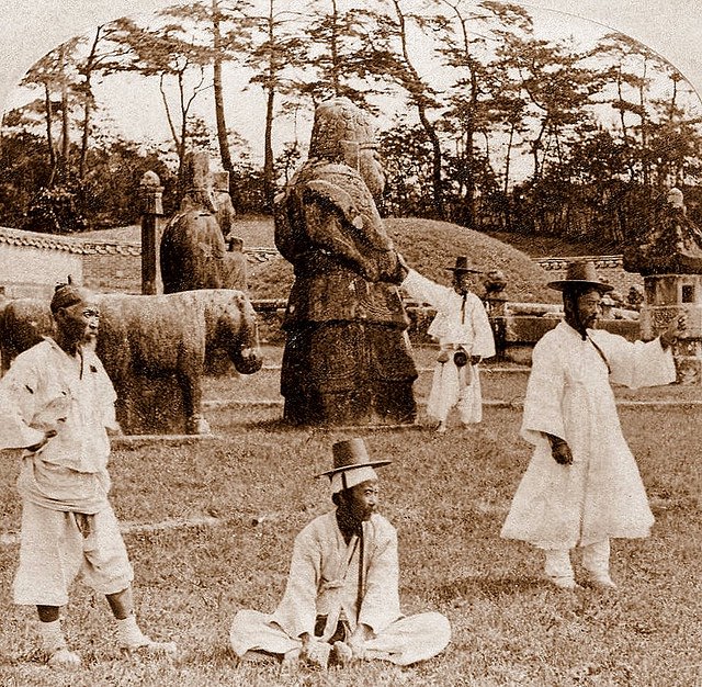 Historic Photos Show Life in Korea from the 1900s