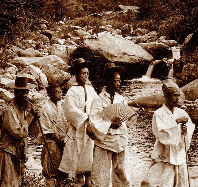 Historic Photos Show Life in Korea from the 1900s