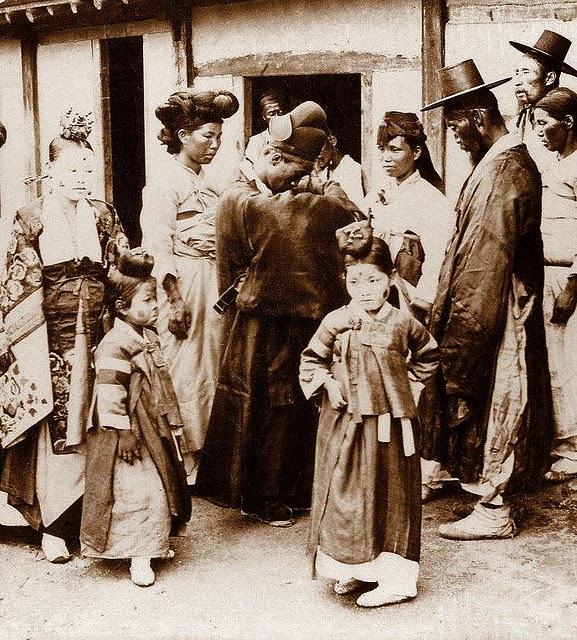 Historic Photos Show Life in Korea from the 1900s