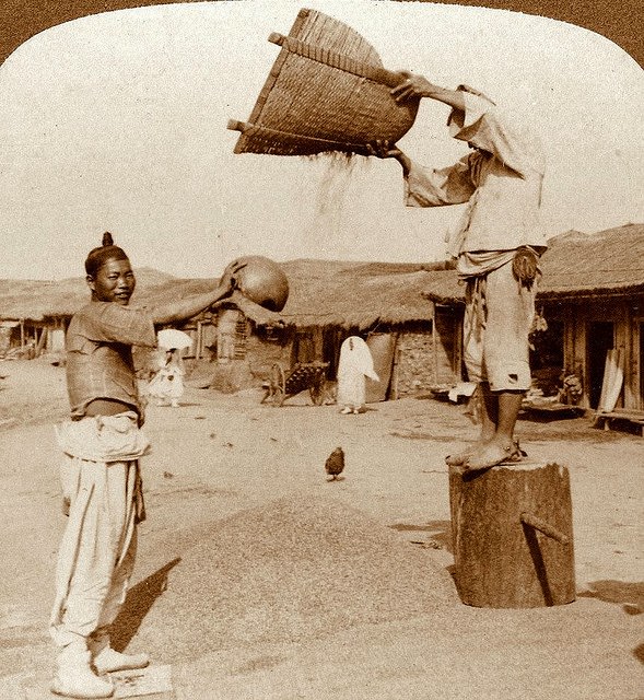 Historic Photos Show Life in Korea from the 1900s