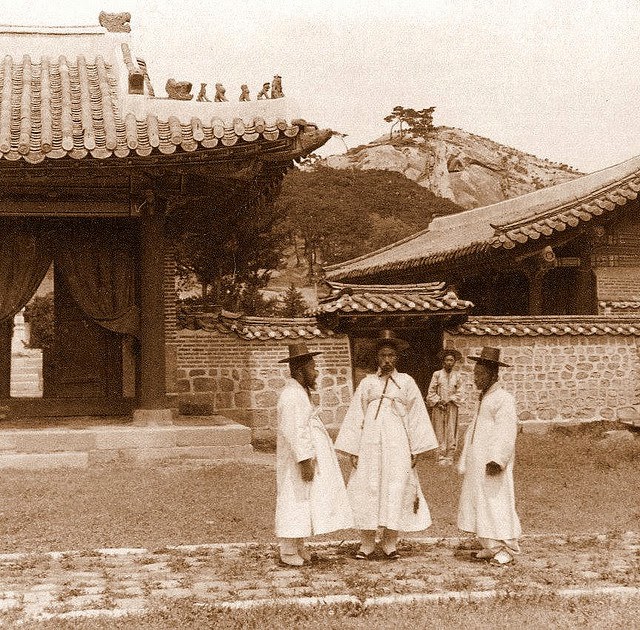Historic Photos Show Life in Korea from the 1900s