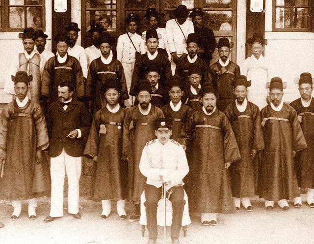 Historic Photos Show Life in Korea from the 1900s