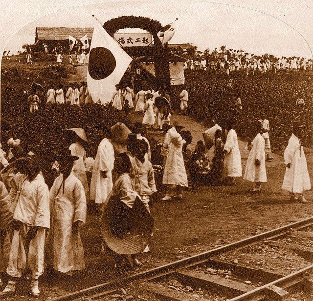 Historic Photos Show Life in Korea from the 1900s