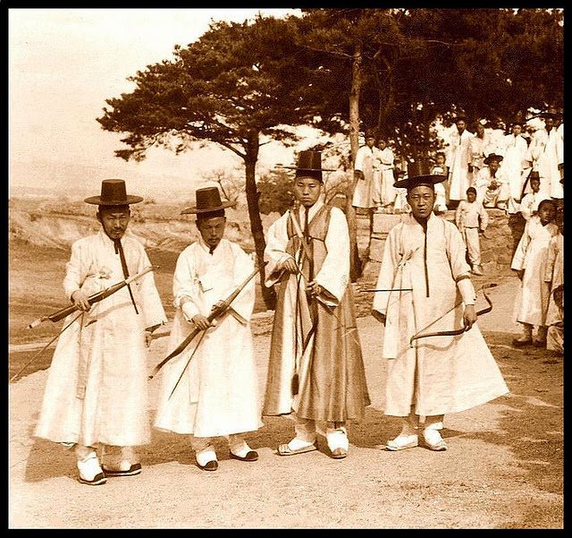 Historic Photos Show Life in Korea from the 1900s