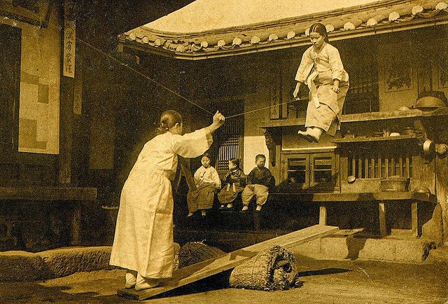 Historic Photos Show Life in Korea from the 1900s
