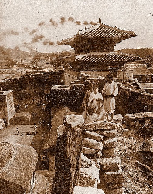 Historic Photos Show Life in Korea from the 1900s