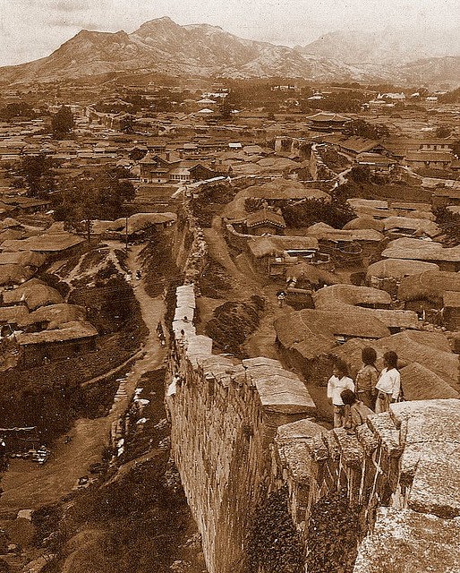 Historic Photos Show Life in Korea from the 1900s