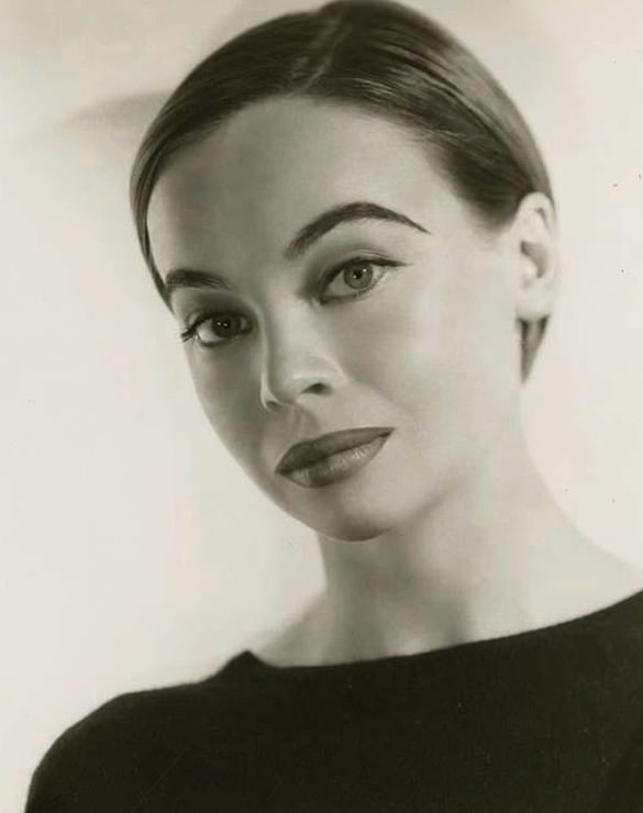 The French Star Who Charmed America: A Photographic Journey Through Leslie Caron's Golden Age