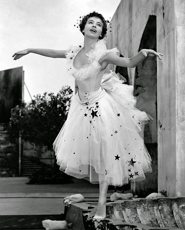 The French Star Who Charmed America: A Photographic Journey Through Leslie Caron's Golden Age