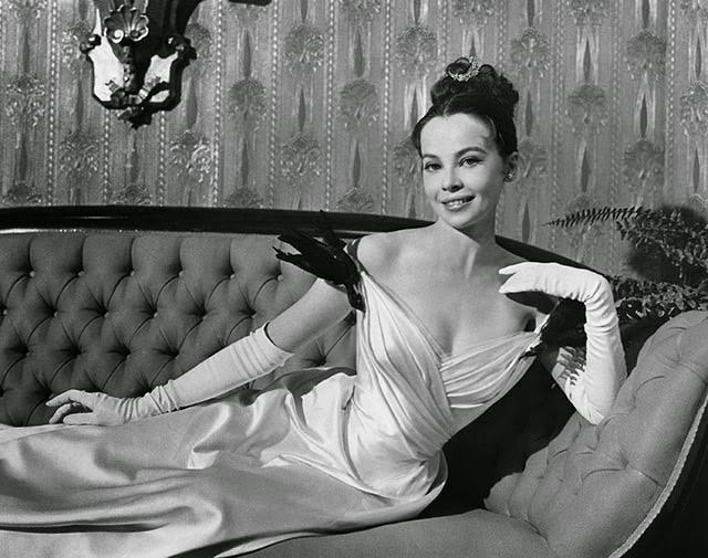 The French Star Who Charmed America: A Photographic Journey Through Leslie Caron's Golden Age