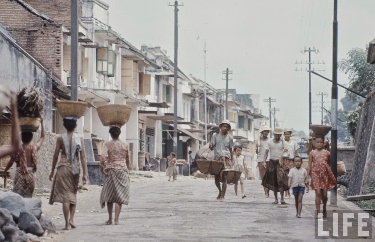 Fascinating Vintage Photos Show Everyday Life in Indonesia in 1972