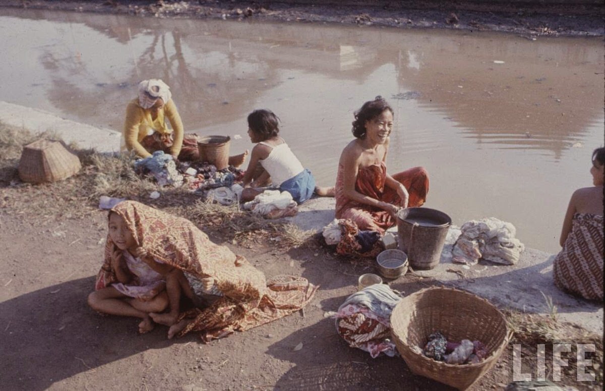 Fascinating Vintage Photos Show Everyday Life in Indonesia in 1972