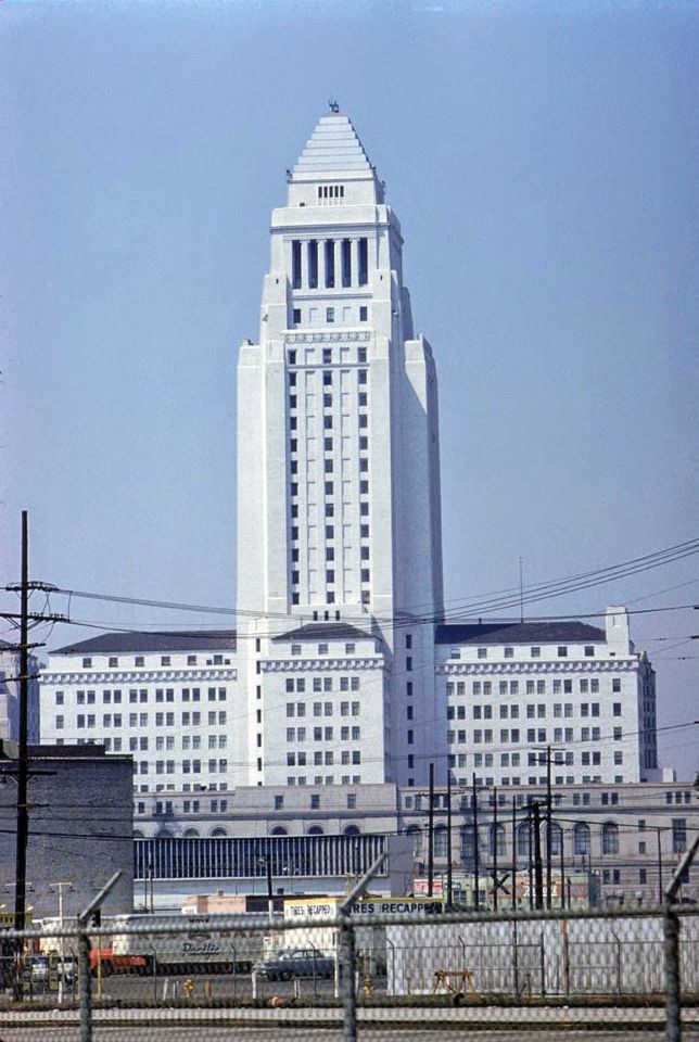Los Angeles City Hall from Vigues St. at noon. Easter
