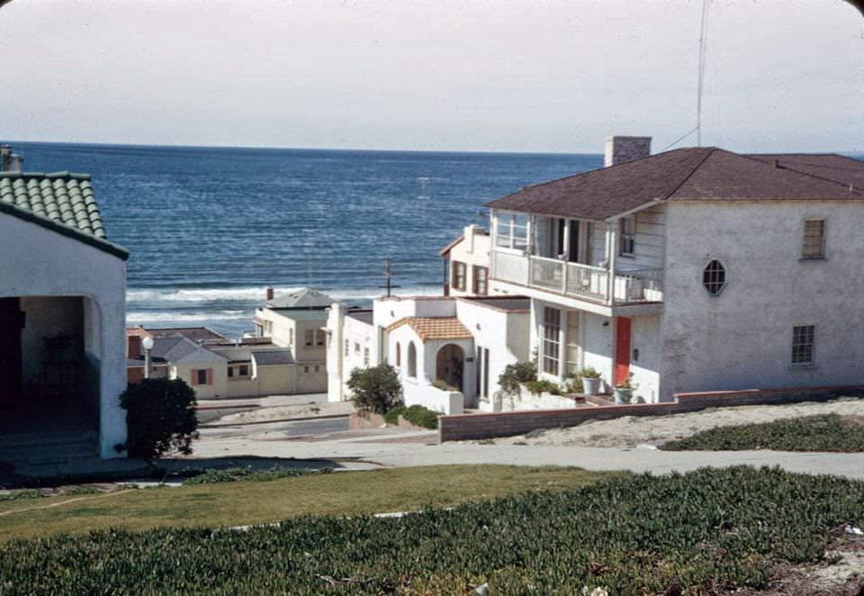 Houses on a steep street near ocean at El Segundo, Calif.