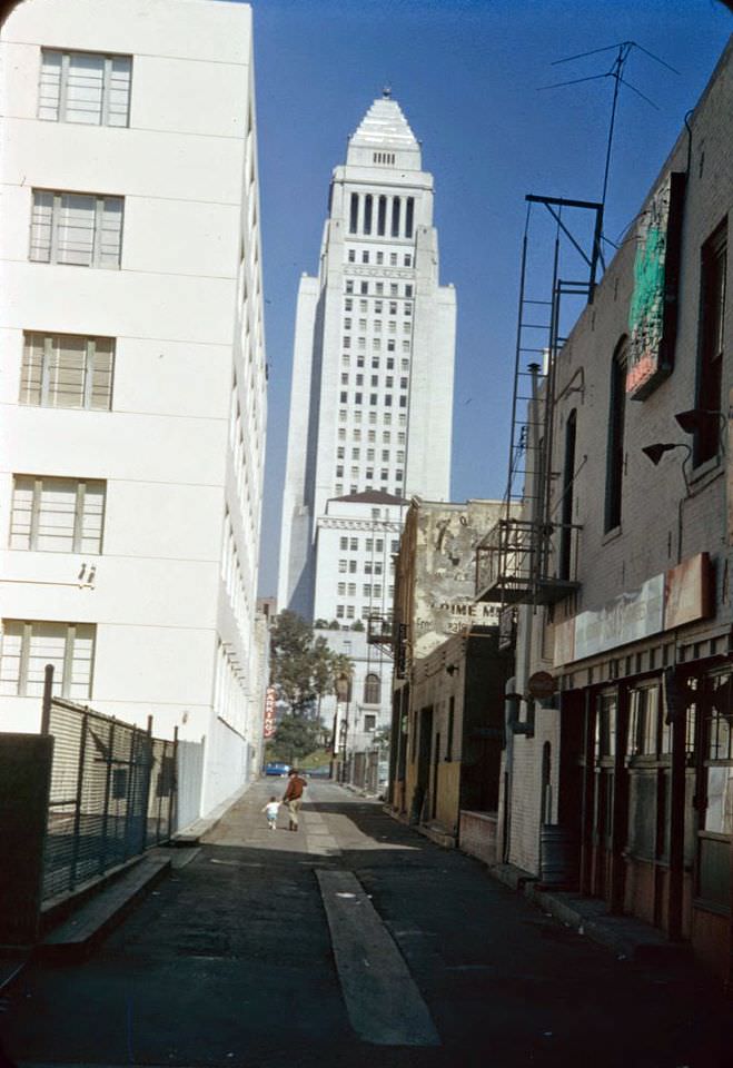 Los Angeles City Hall looking down Harlem Place from 2nd St.