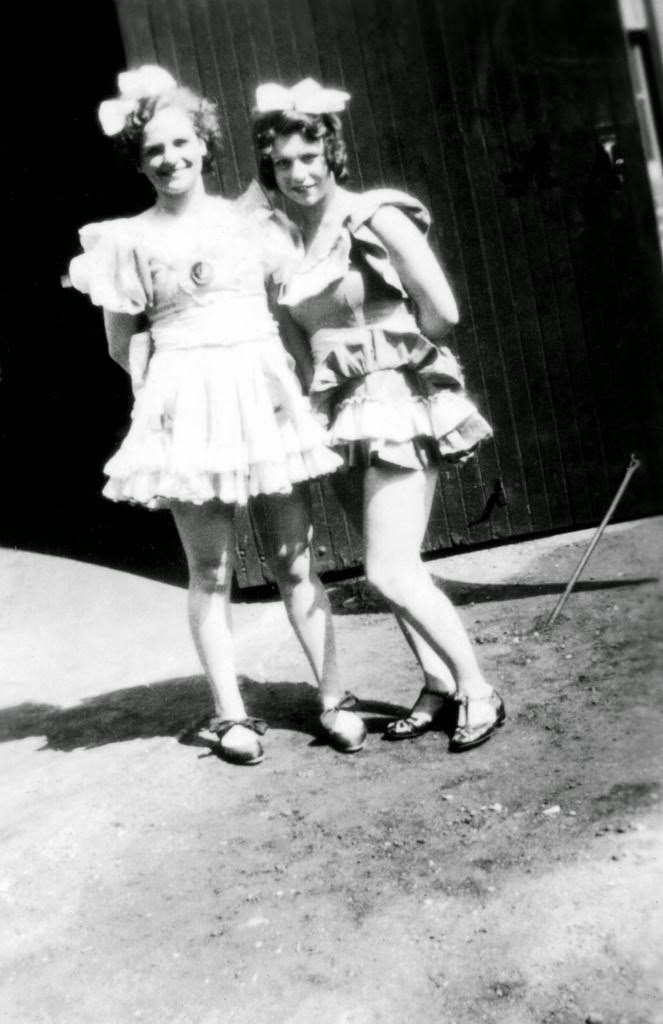 The Lovejoy Dancers of the 1920s and 1930s: The Glamorous On-Stage Looks of the Traveling Showgirls