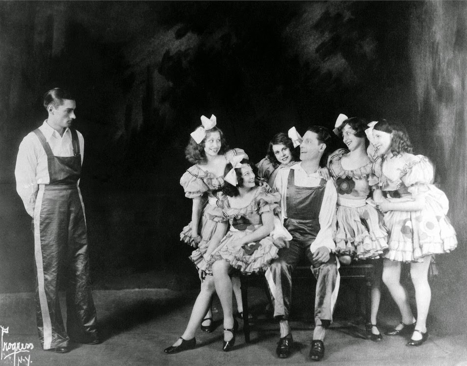 The Lovejoy Dancers of the 1920s and 1930s: The Glamorous On-Stage Looks of the Traveling Showgirls