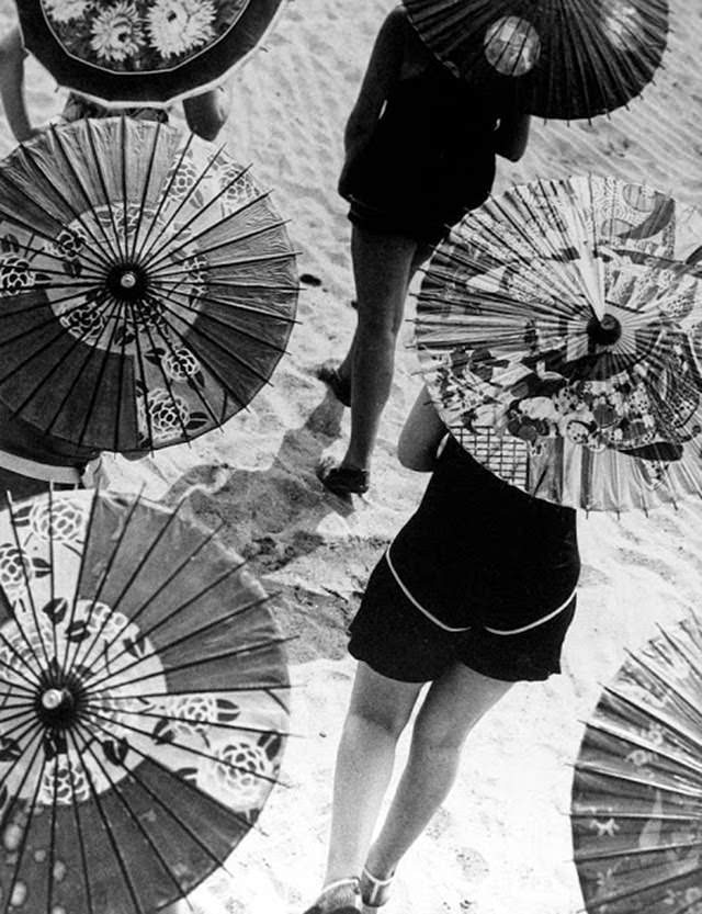 Column of parasol umbrellas on the beach, 1929
