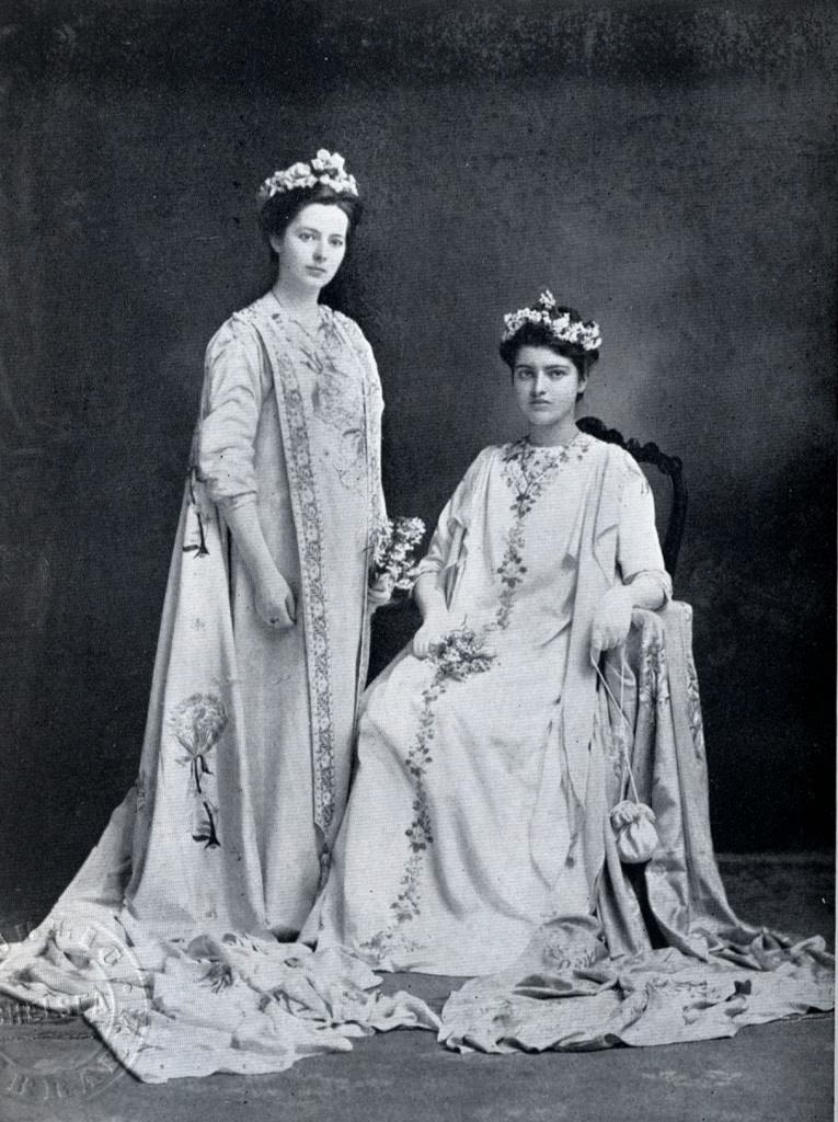 Queen Elsie III enthroned with the 1910 Queen Louise standing in attendance, 1911