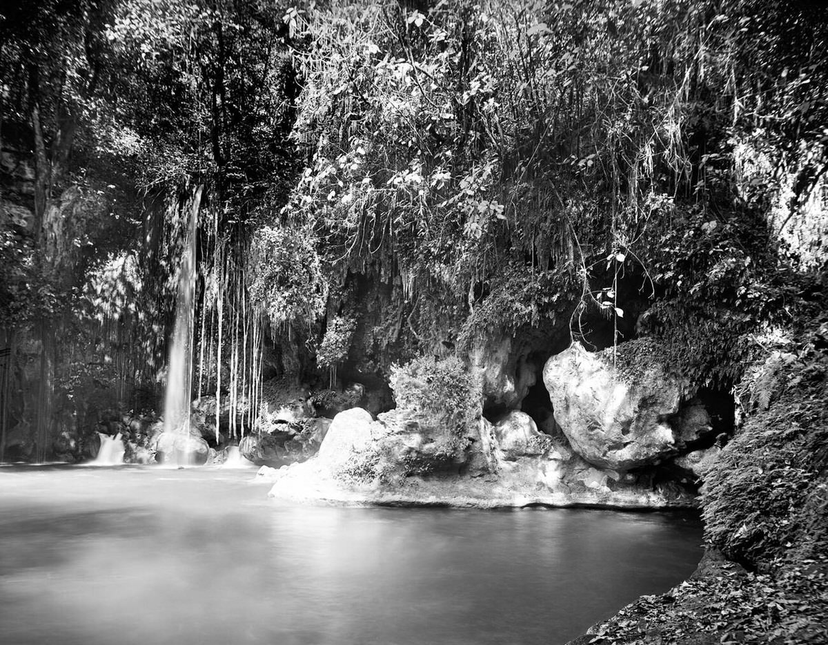 Cave in El Abra, Mexico, late 19th century