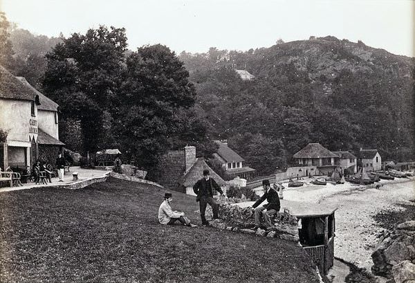 Torquay, Babbacombe Bay, from the Inn