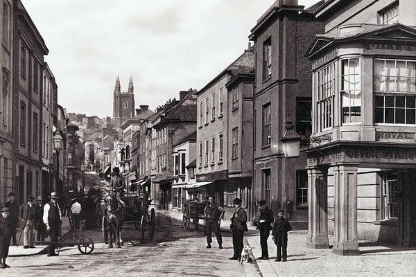 Totnes, High Street and Seven Stars Hotel