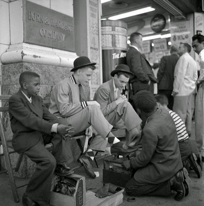 A Rare and Intimate Look at Life in New York City During the Early 1950s by Frank Oscar Larson