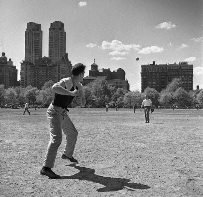 A Rare and Intimate Look at Life in New York City During the Early 1950s by Frank Oscar Larson