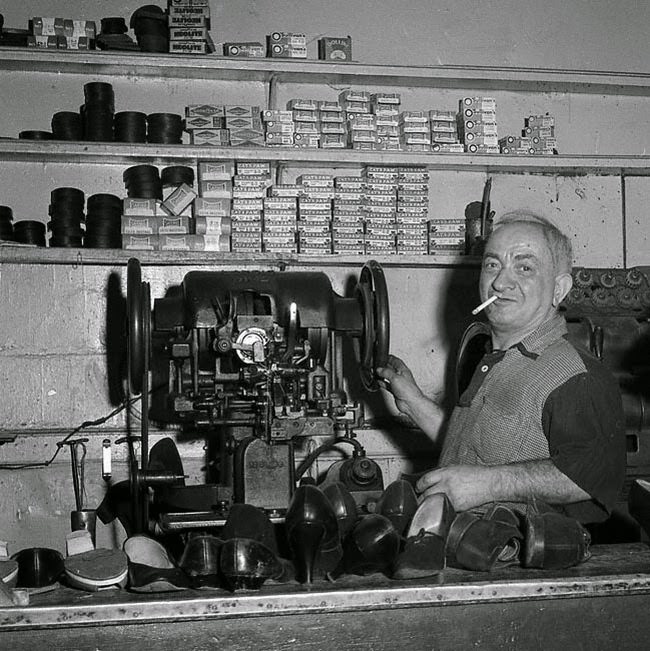 A Rare and Intimate Look at Life in New York City During the Early 1950s by Frank Oscar Larson