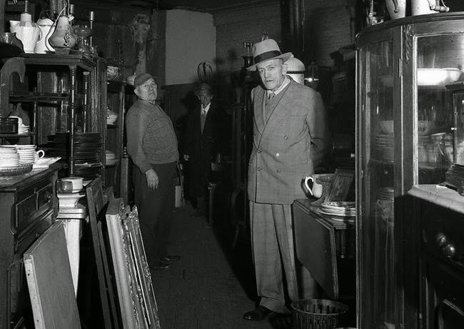 A Rare and Intimate Look at Life in New York City During the Early 1950s by Frank Oscar Larson