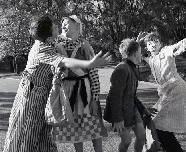 A Rare and Intimate Look at Life in New York City During the Early 1950s by Frank Oscar Larson