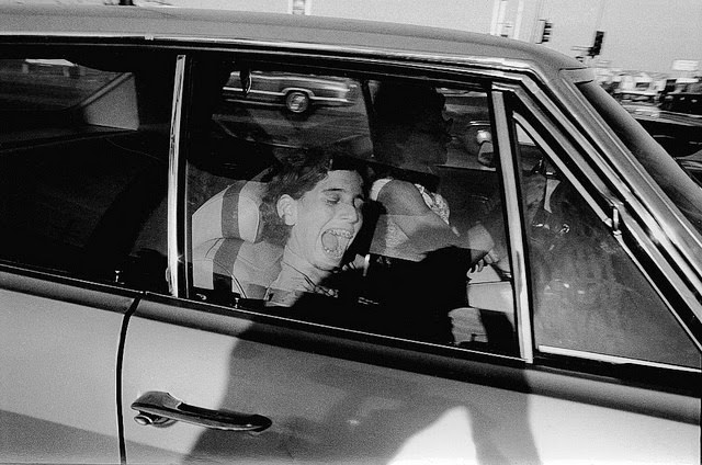 Wonderful Candid Photographs of People Inside Their Cars in the 1970s