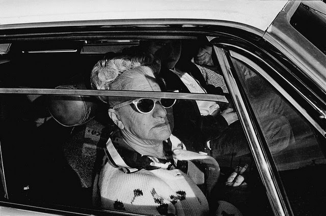 Wonderful Candid Photographs of People Inside Their Cars in the 1970s