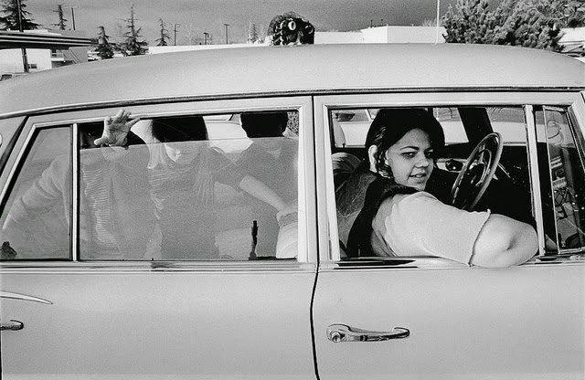 Wonderful Candid Photographs of People Inside Their Cars in the 1970s