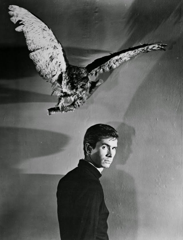 Wonderful Behind-the-Scenes Photos from the Set of Alfred Hitchcock's Psycho (1960)