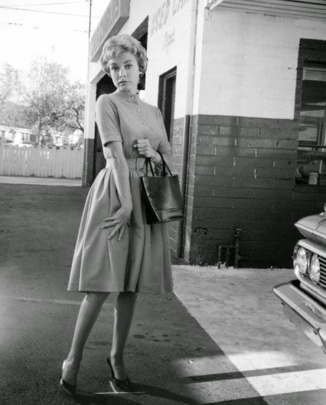 Wonderful Behind-the-Scenes Photos from the Set of Alfred Hitchcock's Psycho (1960)