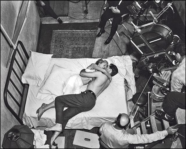 Wonderful Behind-the-Scenes Photos from the Set of Alfred Hitchcock's Psycho (1960)