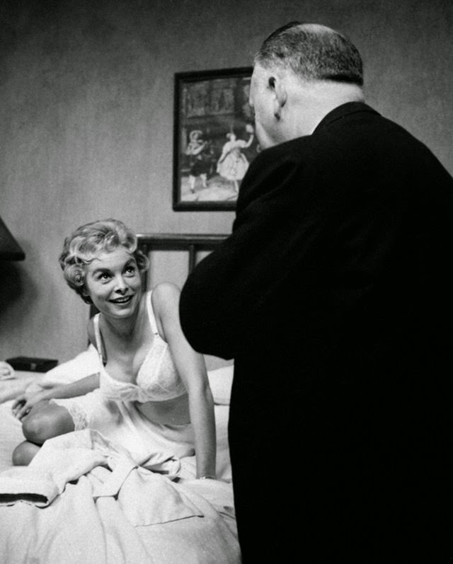 Wonderful Behind-the-Scenes Photos from the Set of Alfred Hitchcock's Psycho (1960)
